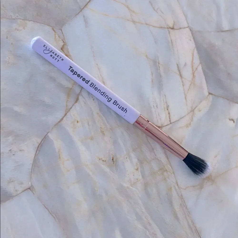 Elizabeth Mott Lilac Tapered Blending Brush